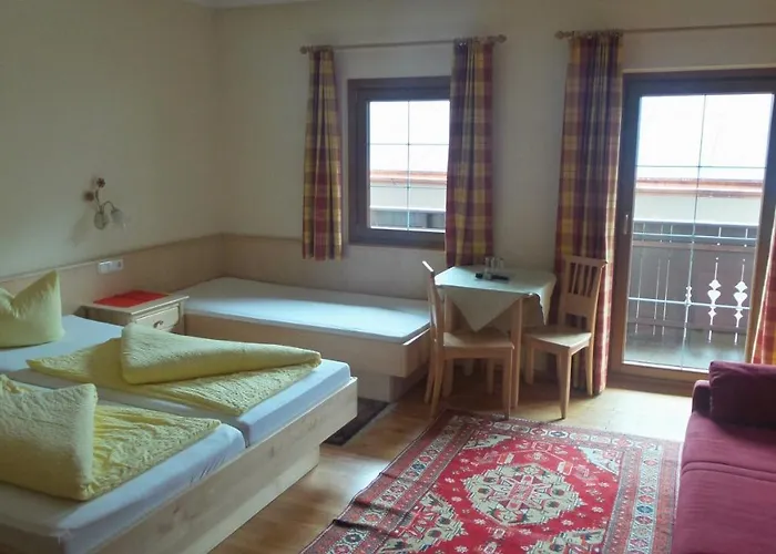 לינה וארוחת בוקר Hotel-garni Pramstraller מאיירהופן