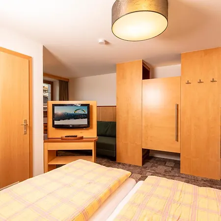 Hotel-garni Pramstraller Panzió 3*