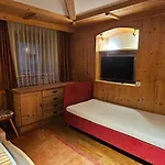 Hotel-garni Pramstraller Bed & Breakfast 3*