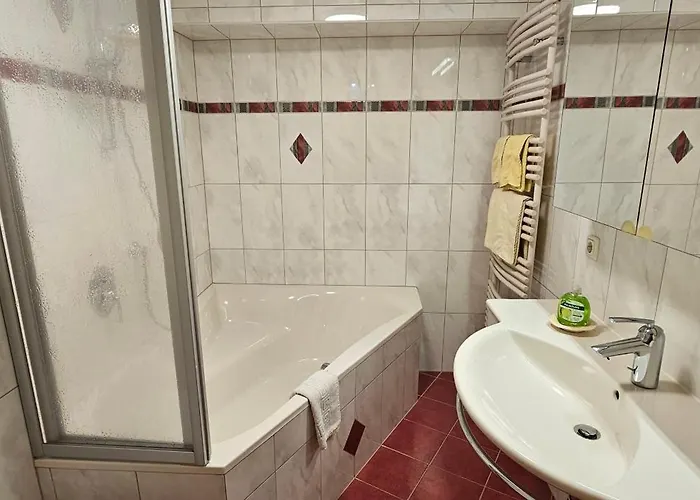 Bed & Breakfast Hotel-garni Pramstraller 3*